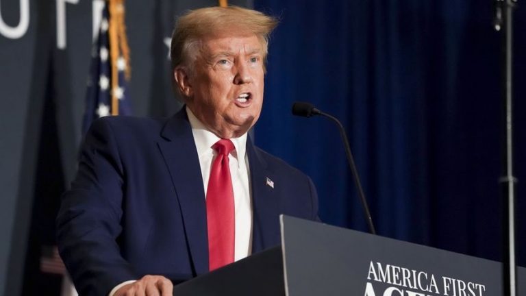 Donald Trump acumuló en su casa más de 300 documentos clasificados