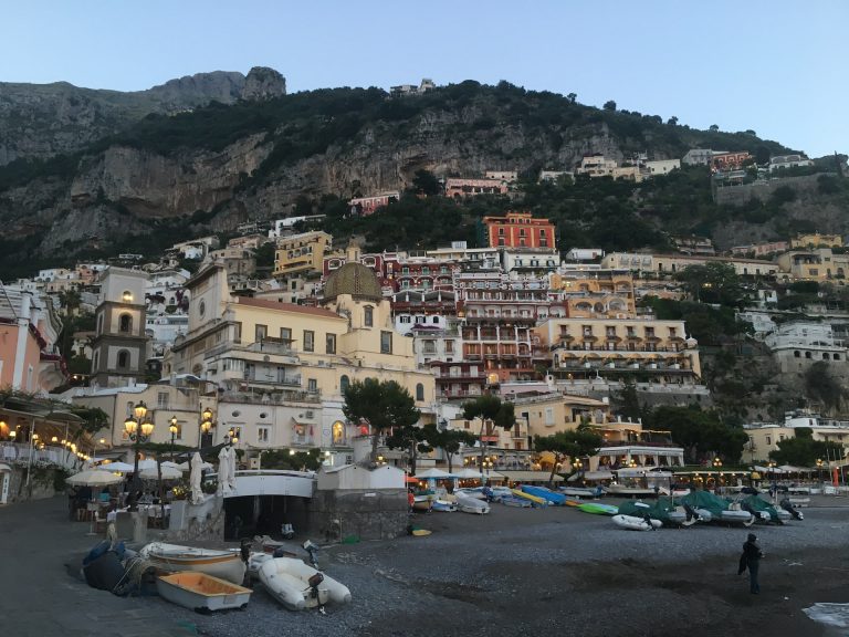 La Bellezza dei Borghi Costieri Italiani: Guida per i Viaggiatori