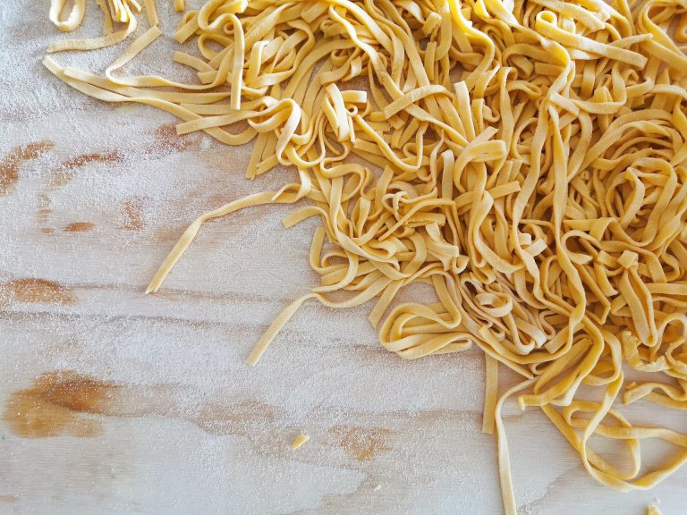Mastrare l’Arte della Pasta Fatta in Casa: Una Guida Passo per Passo